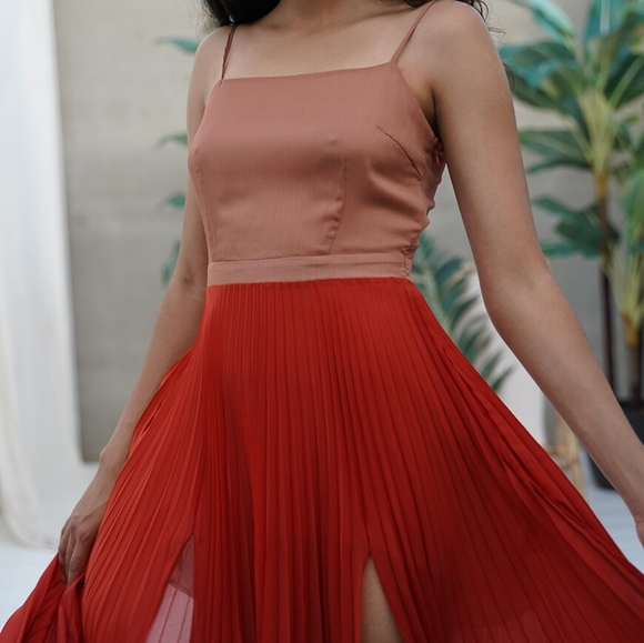 NWT Pleated Dress - Picture 3 of 5